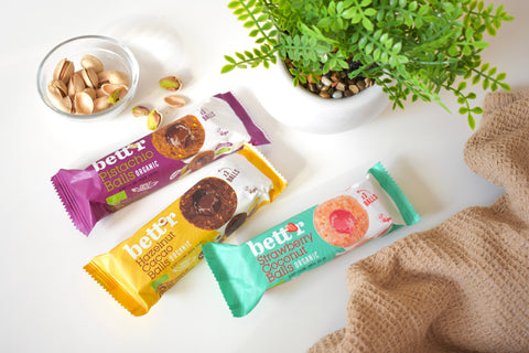 Био плодови топчета с пълнеж от лешници и какао